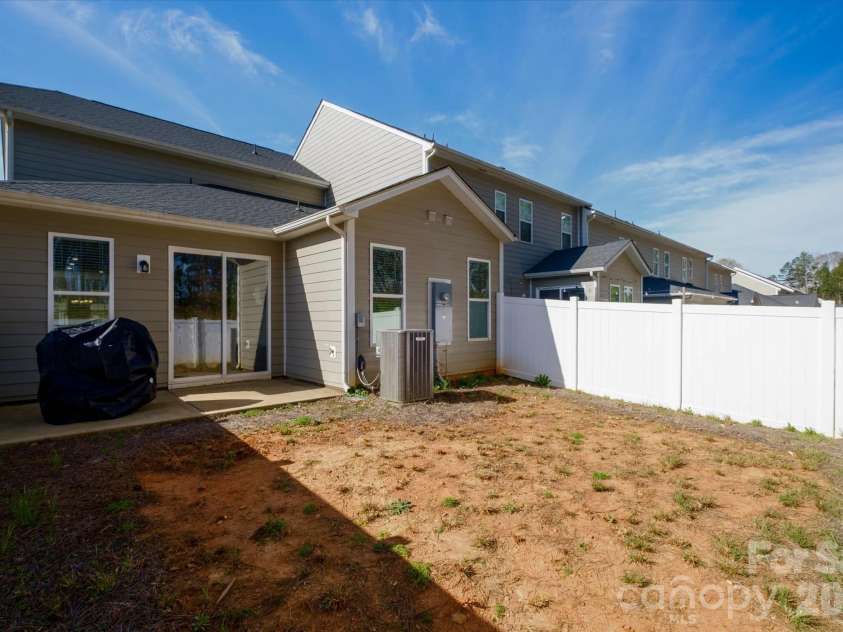 8156 Merryvale Lane, Charlotte, NC 28214.  MLS# CAR4361010, YatesRealty ID 6648. 