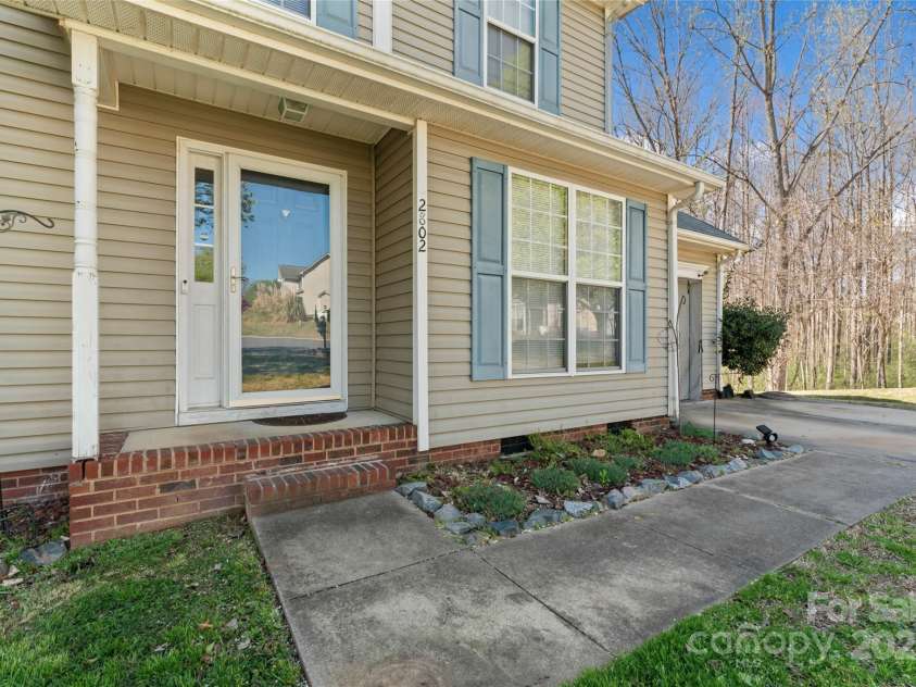 2802 Longspur Drive, Matthews, NC 28105.  MLS# CAR4219732, YatesRealty ID 6649. 