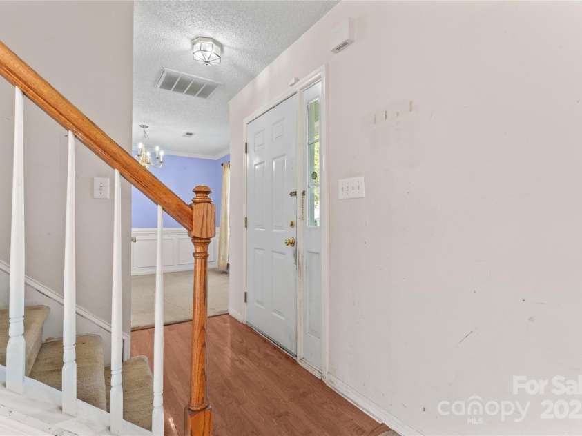 2802 Longspur Drive, Matthews, NC 28105.  MLS# CAR4219732, YatesRealty ID 6649. 