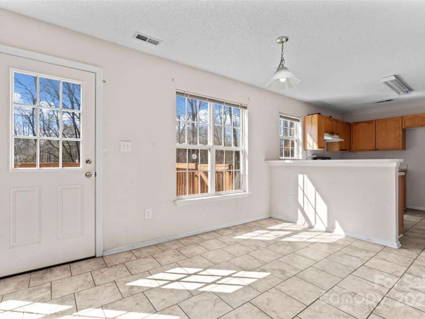 2802 Longspur Drive, Matthews, NC 28105.  MLS# CAR4219732, YatesRealty ID 6649. 