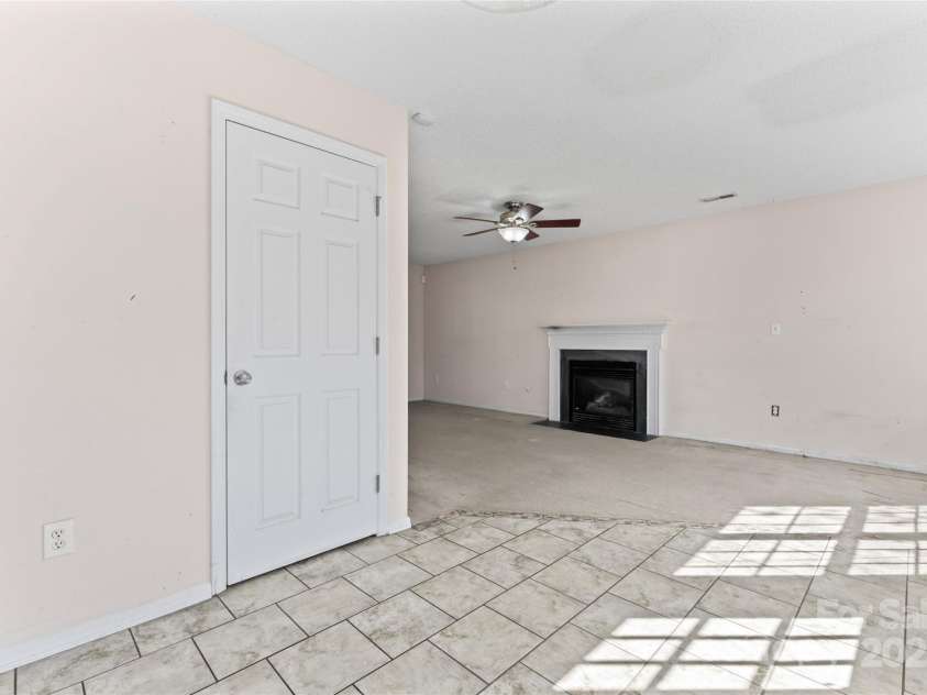 2802 Longspur Drive, Matthews, NC 28105.  MLS# CAR4219732, YatesRealty ID 6649. 