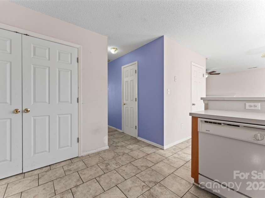 2802 Longspur Drive, Matthews, NC 28105.  MLS# CAR4219732, YatesRealty ID 6649. 