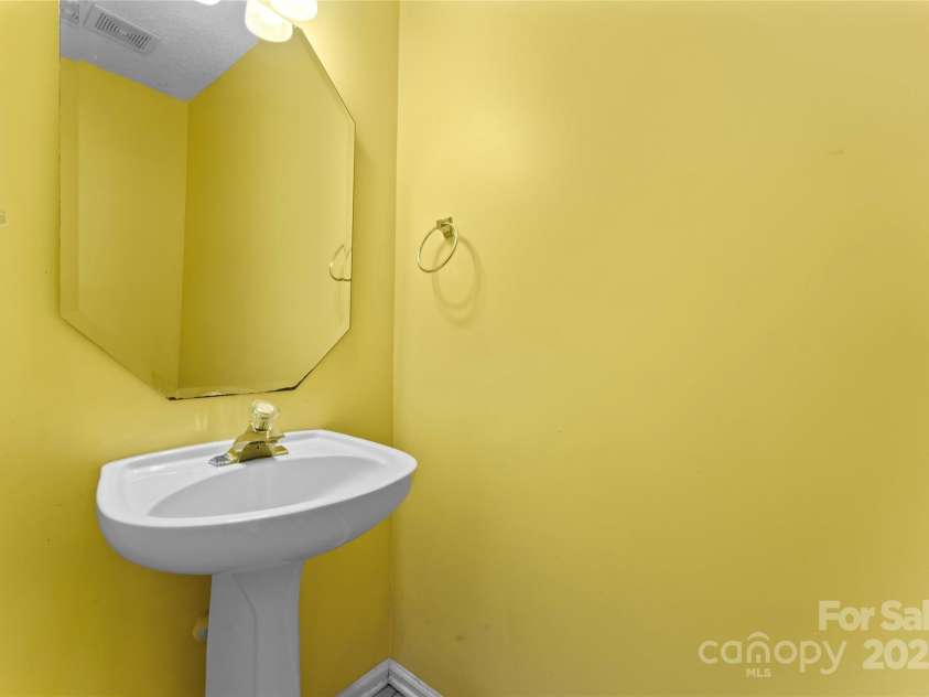 2802 Longspur Drive, Matthews, NC 28105.  MLS# CAR4219732, YatesRealty ID 6649. 