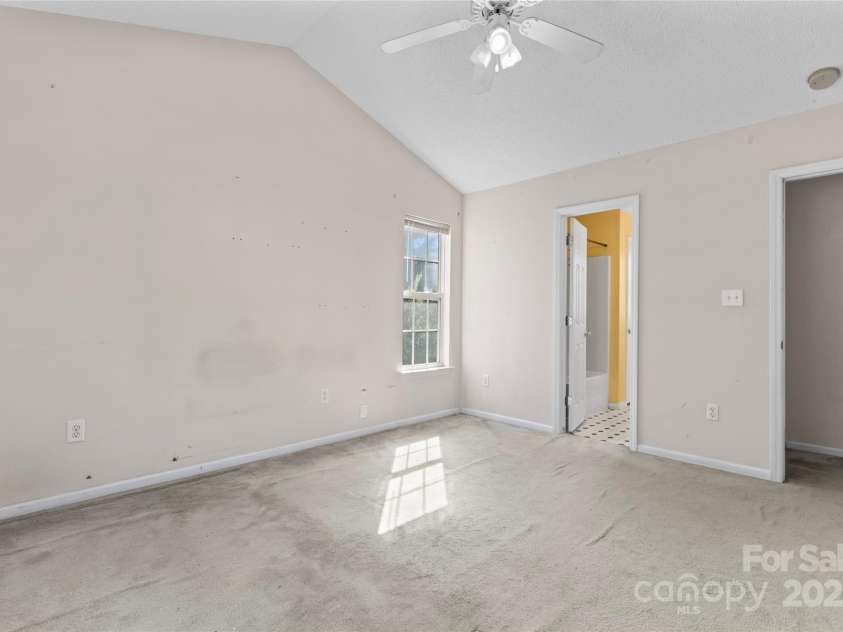 2802 Longspur Drive, Matthews, NC 28105.  MLS# CAR4219732, YatesRealty ID 6649. 