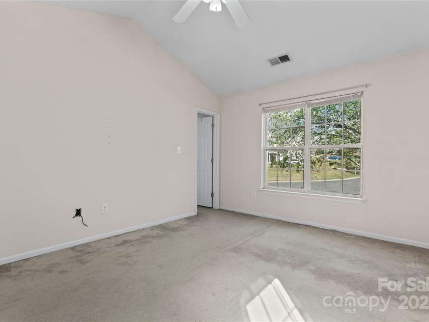 2802 Longspur Drive, Matthews, NC 28105.  MLS# CAR4219732, YatesRealty ID 6649. 