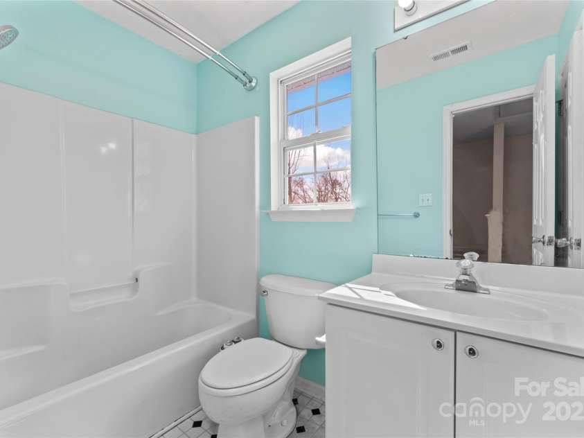 2802 Longspur Drive, Matthews, NC 28105.  MLS# CAR4219732, YatesRealty ID 6649. 