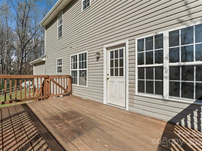 2802 Longspur Drive, Matthews, NC 28105.  MLS# CAR4219732, YatesRealty ID 6649. 