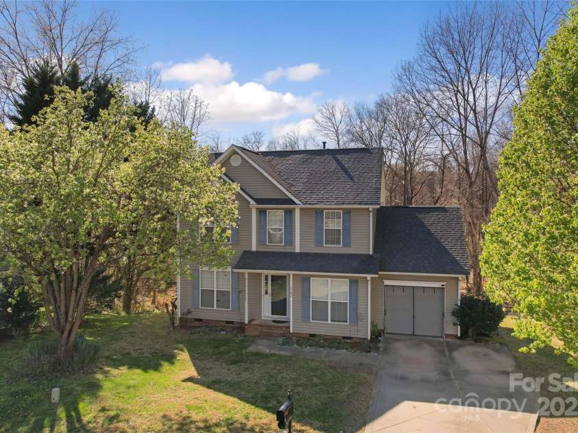 2802 Longspur Drive, Matthews, NC 28105.  MLS# CAR4219732, YatesRealty ID 6649. 