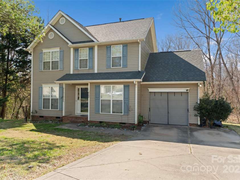 2802 Longspur Drive, Matthews, NC 28105.  MLS# CAR4219732, YatesRealty ID 6649. 