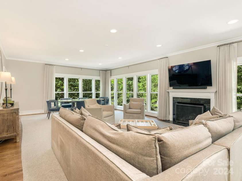 1218 Wareham Court, Charlotte, NC 28207.  MLS# CAR4177467, YatesRealty ID 665. Family & Dining Room