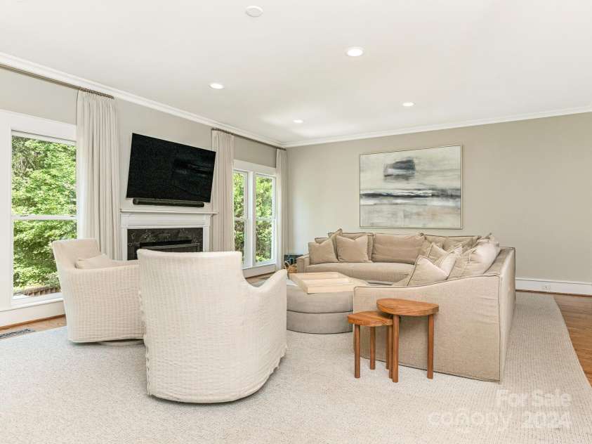 1218 Wareham Court, Charlotte, NC 28207.  MLS# CAR4177467, YatesRealty ID 665. Family Room