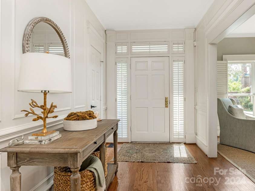 1218 Wareham Court, Charlotte, NC 28207.  MLS# CAR4177467, YatesRealty ID 665. Foyer