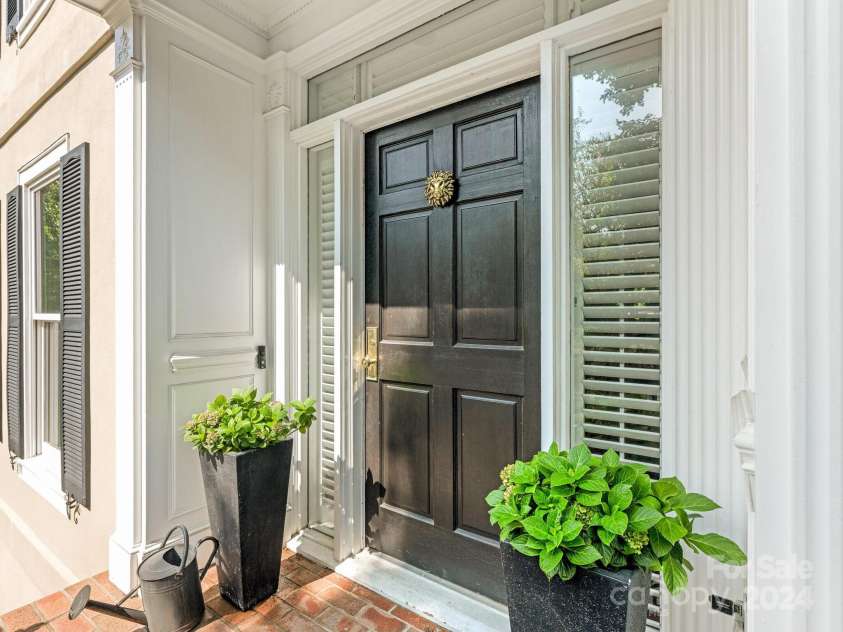1218 Wareham Court, Charlotte, NC 28207.  MLS# CAR4177467, YatesRealty ID 665. Front Entry