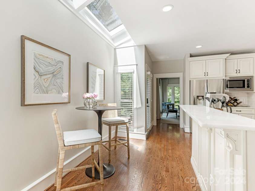 1218 Wareham Court, Charlotte, NC 28207.  MLS# CAR4177467, YatesRealty ID 665. Kitchen