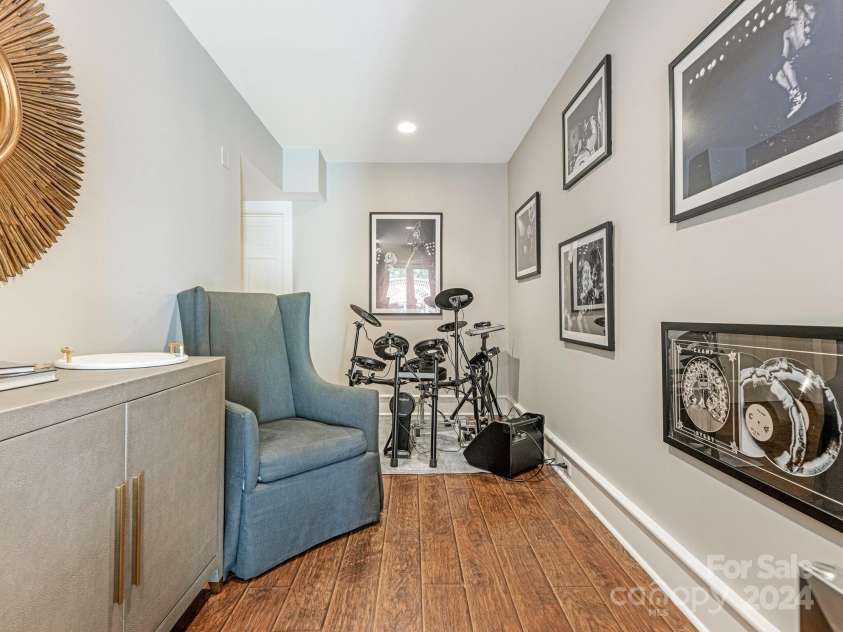 1218 Wareham Court, Charlotte, NC 28207.  MLS# CAR4177467, YatesRealty ID 665. Lower Level Flex Space