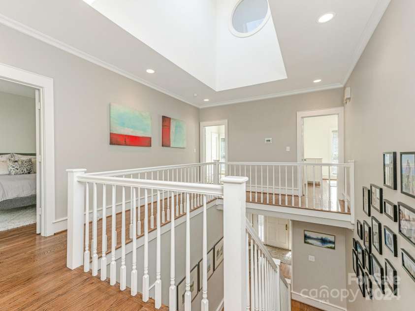 1218 Wareham Court, Charlotte, NC 28207.  MLS# CAR4177467, YatesRealty ID 665. Upper Level Hall