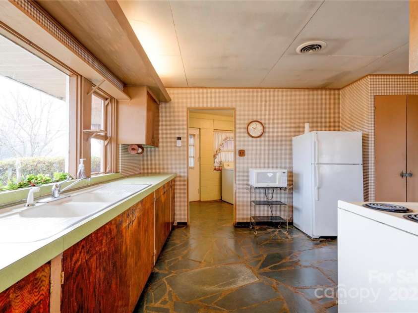 3809 Polkville Road, Shelby, NC 28150.  MLS# CAR4327106, YatesRealty ID 665. Kitchen