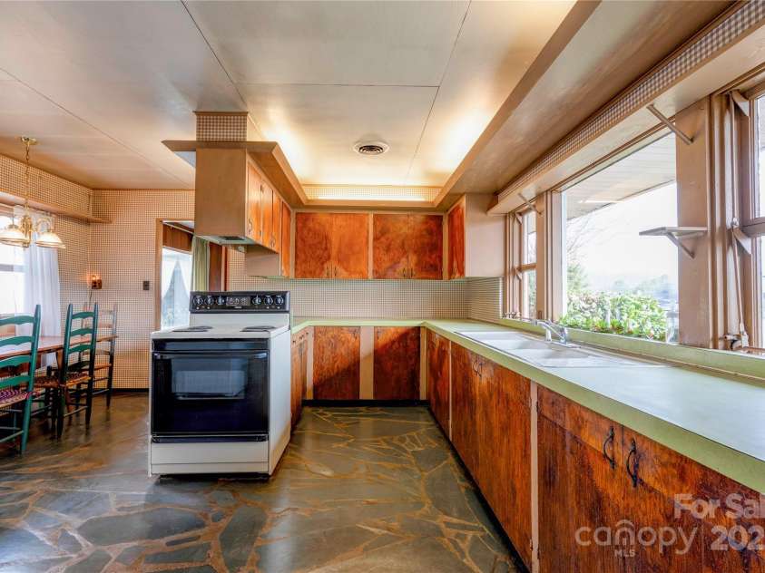 3809 Polkville Road, Shelby, NC 28150.  MLS# CAR4327106, YatesRealty ID 665. Kitchen/Breakfast Room