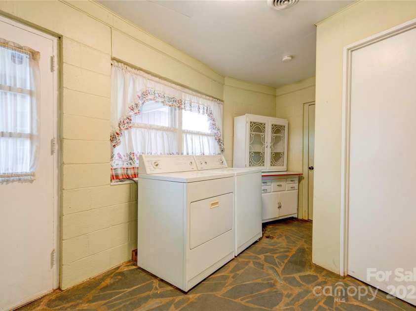 3809 Polkville Road, Shelby, NC 28150.  MLS# CAR4327106, YatesRealty ID 665. Mudroom/Laundry Room