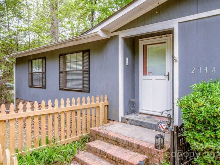2144 Newhart Road, Charlotte, NC 28214.  MLS# CAR4245838, YatesRealty ID 6650. 