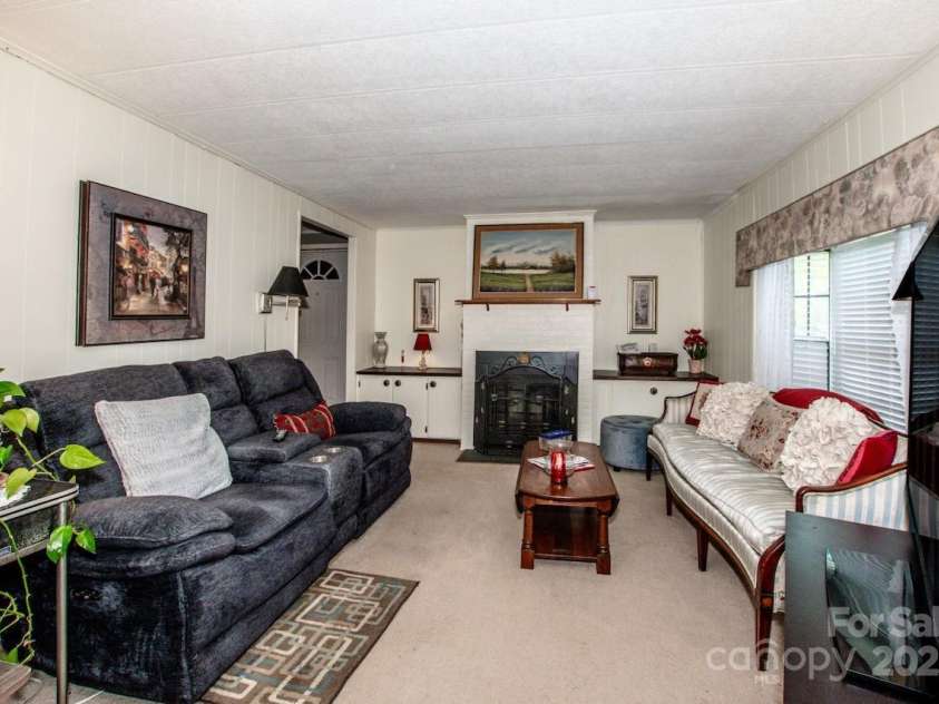 2144 Newhart Road, Charlotte, NC 28214.  MLS# CAR4245838, YatesRealty ID 6650. 