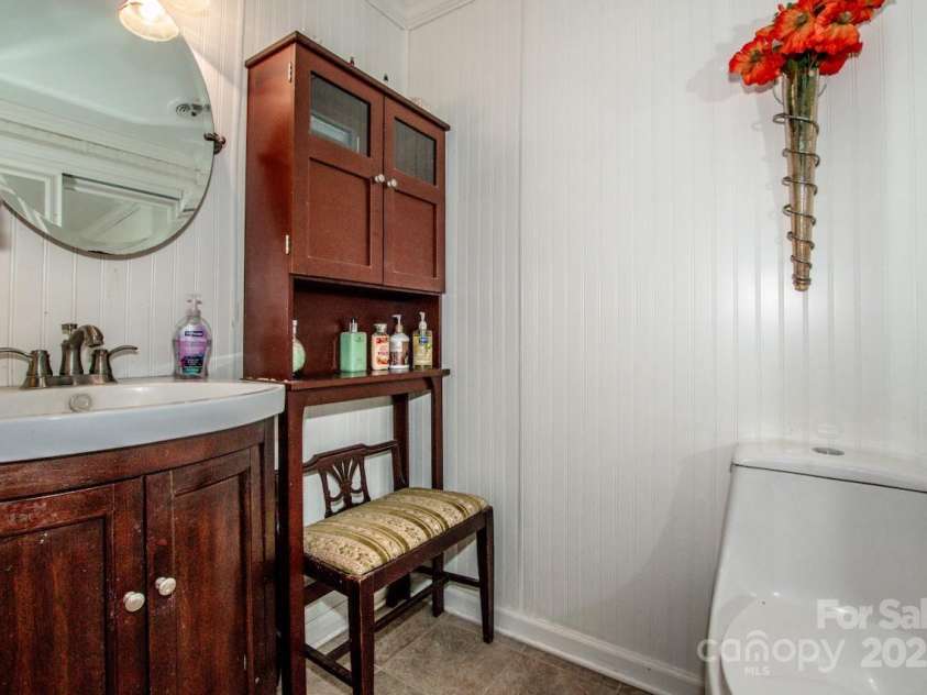 2144 Newhart Road, Charlotte, NC 28214.  MLS# CAR4245838, YatesRealty ID 6650. 