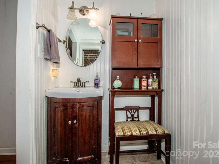 2144 Newhart Road, Charlotte, NC 28214.  MLS# CAR4245838, YatesRealty ID 6650. 