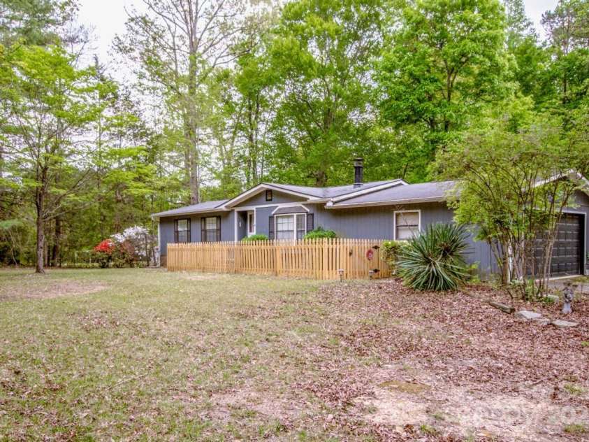 2144 Newhart Road, Charlotte, NC 28214.  MLS# CAR4245838, YatesRealty ID 6650. 