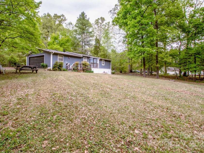 2144 Newhart Road, Charlotte, NC 28214.  MLS# CAR4245838, YatesRealty ID 6650. 