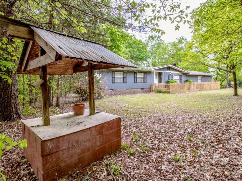 2144 Newhart Road, Charlotte, NC 28214.  MLS# CAR4245838, YatesRealty ID 6650. 