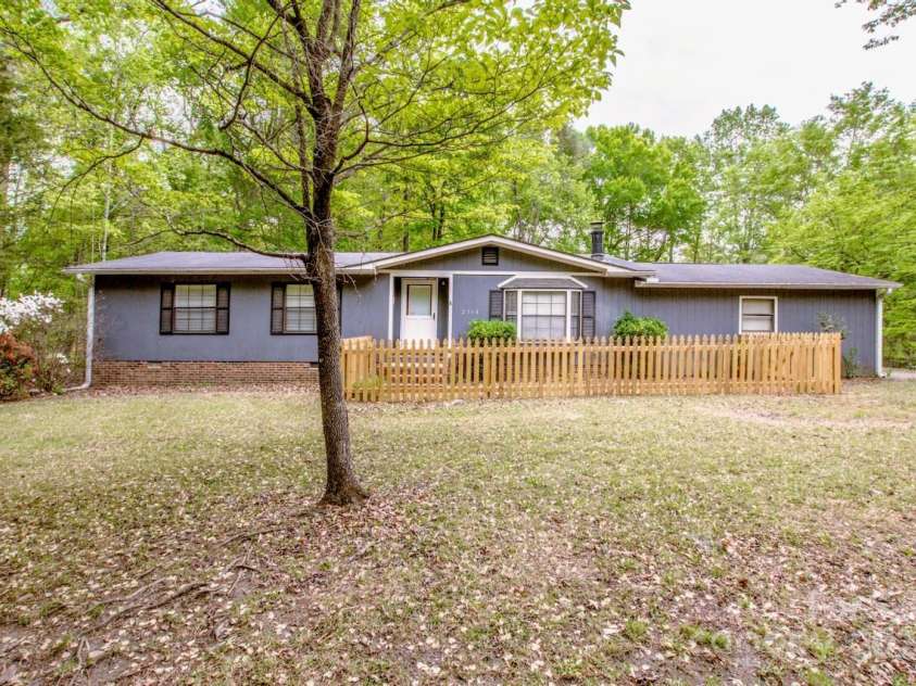 2144 Newhart Road, Charlotte, NC 28214.  MLS# CAR4245838, YatesRealty ID 6650. 