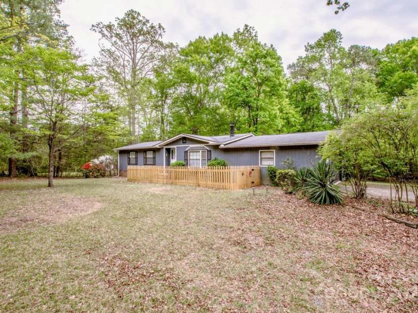 2144 Newhart Road, Charlotte, NC 28214.  MLS# CAR4245838, YatesRealty ID 6650. 