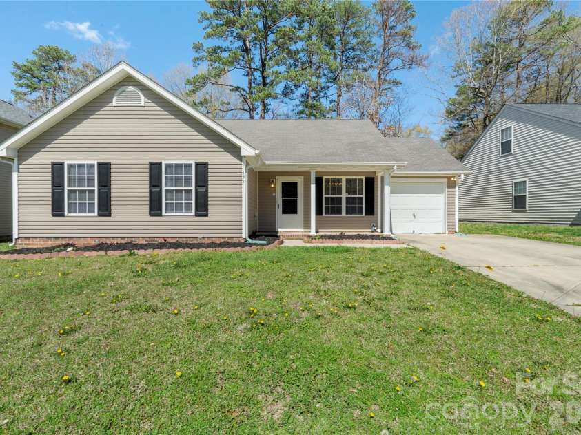 11434 Northwoods Forest Drive, Charlotte, NC 28214.  MLS# CAR4358069, YatesRealty ID 6651. 
