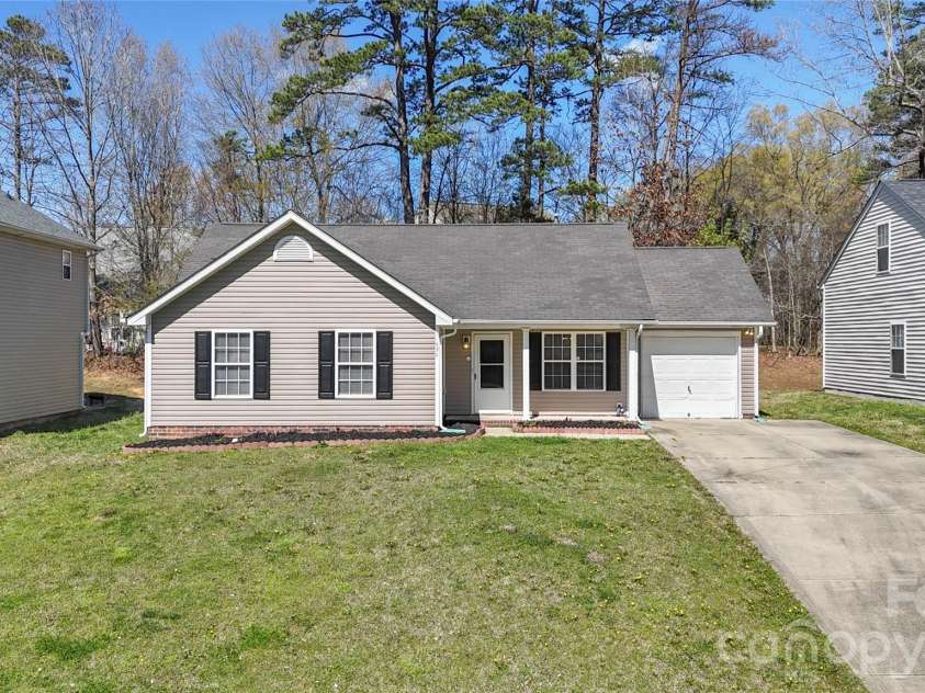 11434 Northwoods Forest Drive, Charlotte, NC 28214.  MLS# CAR4358069, YatesRealty ID 6651. 