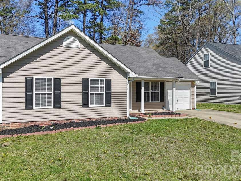 11434 Northwoods Forest Drive, Charlotte, NC 28214.  MLS# CAR4358069, YatesRealty ID 6651. 