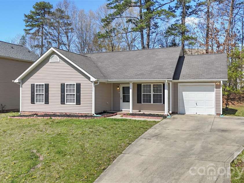 11434 Northwoods Forest Drive, Charlotte, NC 28214.  MLS# CAR4358069, YatesRealty ID 6651. 