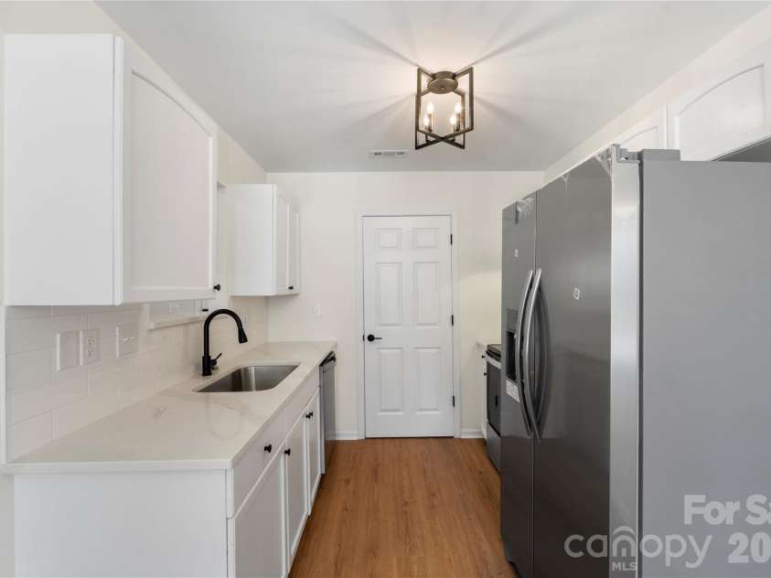 11434 Northwoods Forest Drive, Charlotte, NC 28214.  MLS# CAR4358069, YatesRealty ID 6651. 