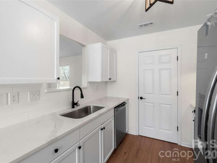 11434 Northwoods Forest Drive, Charlotte, NC 28214.  MLS# CAR4358069, YatesRealty ID 6651. 