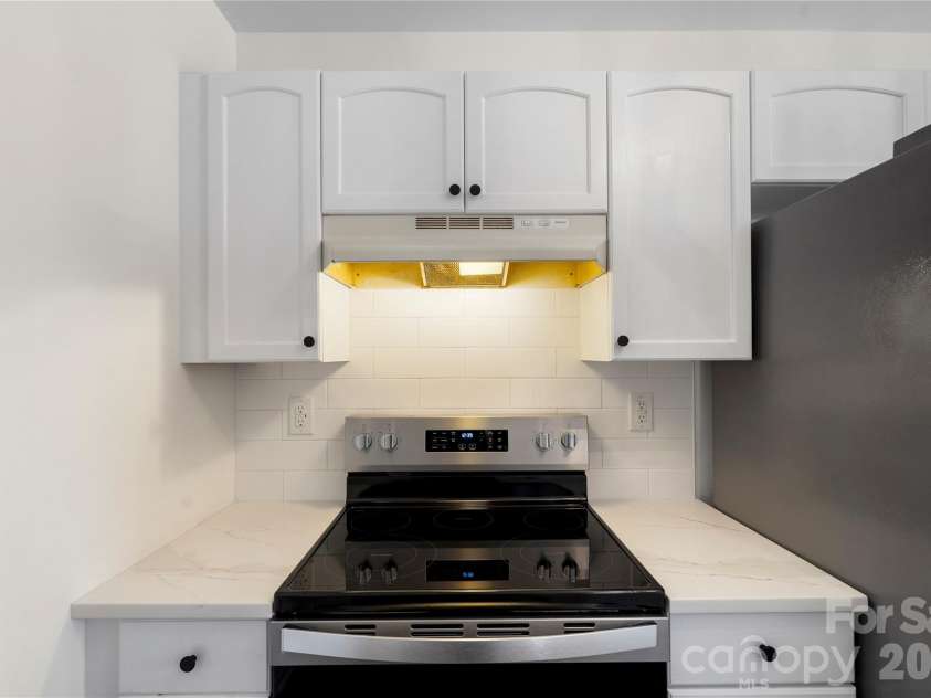 11434 Northwoods Forest Drive, Charlotte, NC 28214.  MLS# CAR4358069, YatesRealty ID 6651. 