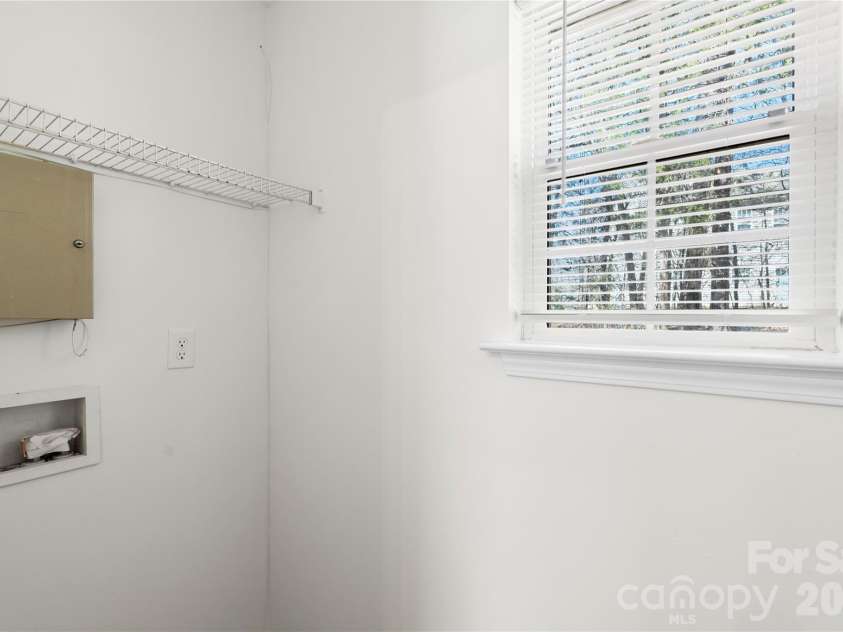 11434 Northwoods Forest Drive, Charlotte, NC 28214.  MLS# CAR4358069, YatesRealty ID 6651. 