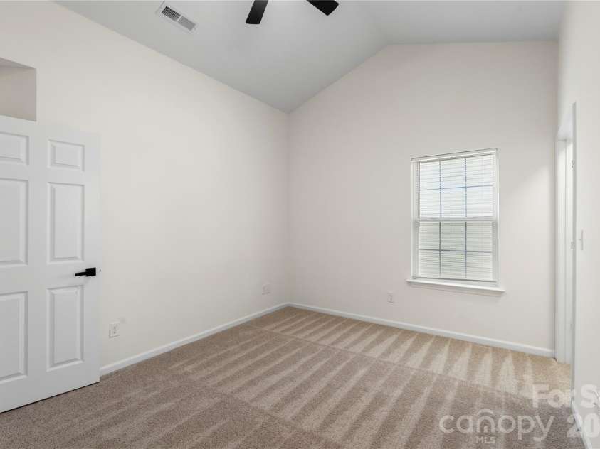 11434 Northwoods Forest Drive, Charlotte, NC 28214.  MLS# CAR4358069, YatesRealty ID 6651. 