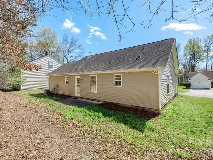 11434 Northwoods Forest Drive, Charlotte, NC 28214.  MLS# CAR4358069, YatesRealty ID 6651. 