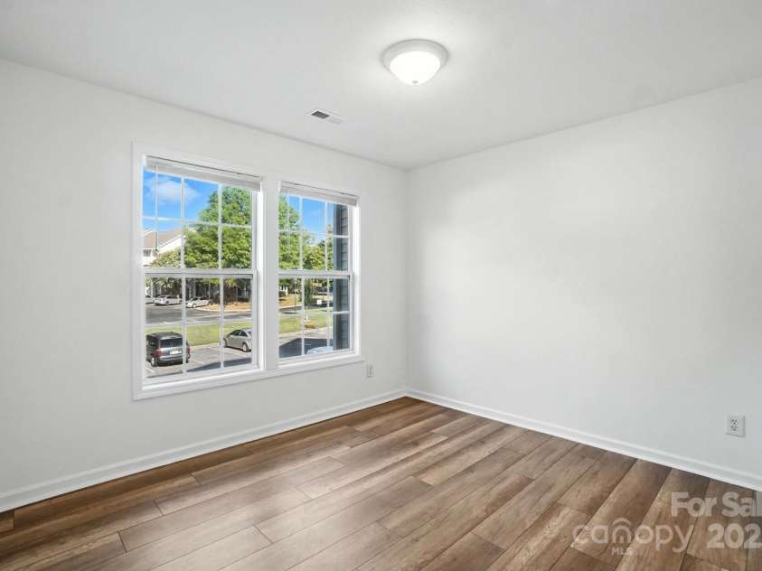 1068 Plaza Walk Drive, Charlotte, NC 28215.  MLS# CAR4287289, YatesRealty ID 6652. 