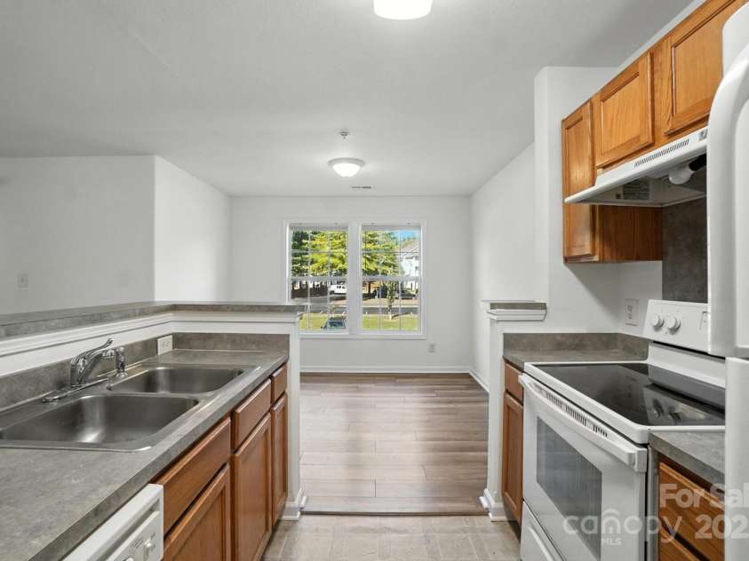 1068 Plaza Walk Drive, Charlotte, NC 28215.  MLS# CAR4287289, YatesRealty ID 6652. 