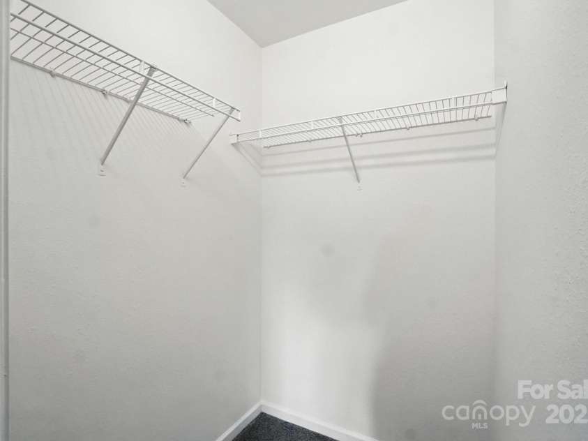 1068 Plaza Walk Drive, Charlotte, NC 28215.  MLS# CAR4287289, YatesRealty ID 6652. 
