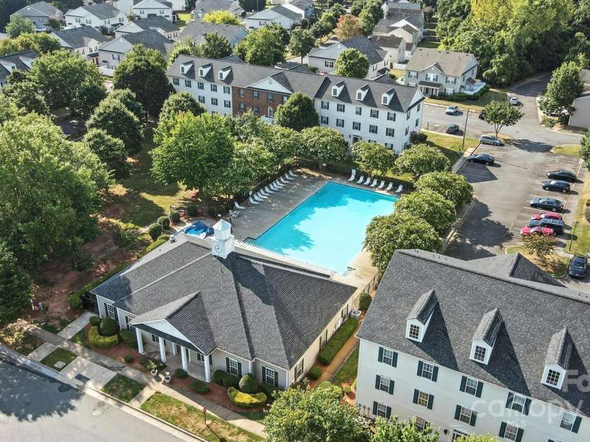1068 Plaza Walk Drive, Charlotte, NC 28215.  MLS# CAR4287289, YatesRealty ID 6652. 