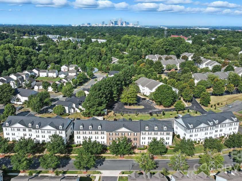 1068 Plaza Walk Drive, Charlotte, NC 28215.  MLS# CAR4287289, YatesRealty ID 6652. 