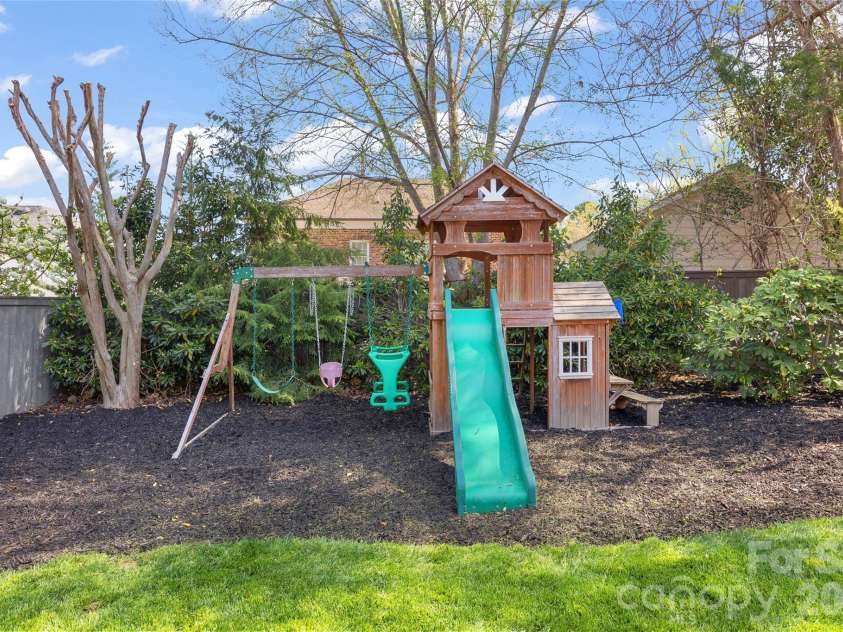 228 Wendover Hill Court, Charlotte, NC 28211.  MLS# CAR4360793, YatesRealty ID 6653. 