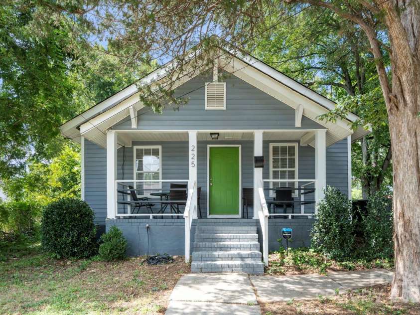 225 Flint Street, Charlotte, NC 28216.  MLS# CAR4179878, YatesRealty ID 6656. 