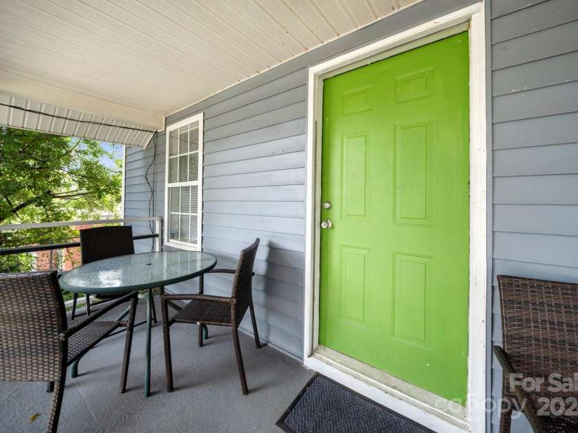 225 Flint Street, Charlotte, NC 28216.  MLS# CAR4179878, YatesRealty ID 6656. 